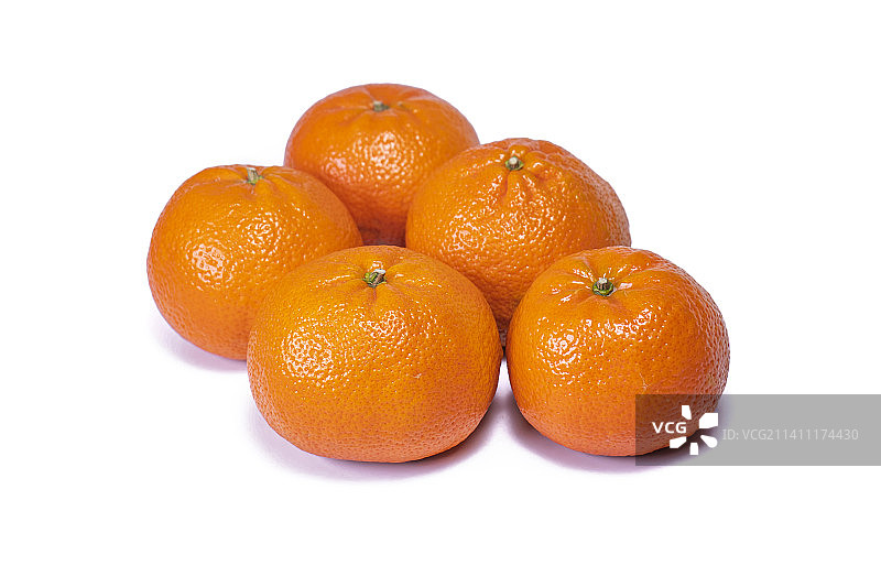 白色背景下的橙子特写图片素材