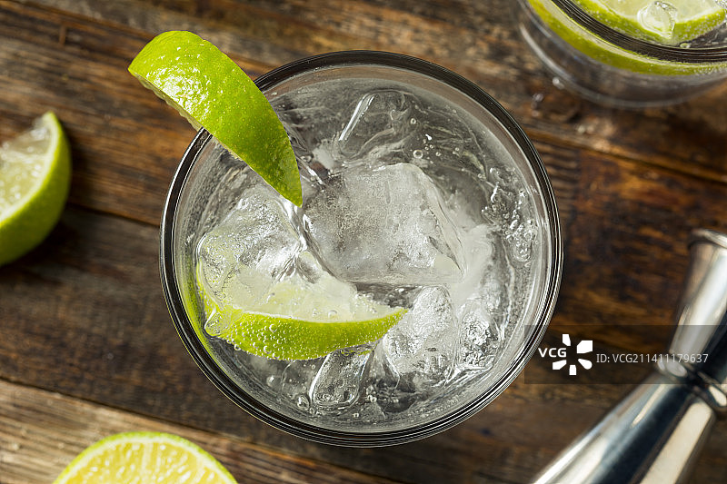 桌上的饮品特写，美国图片素材