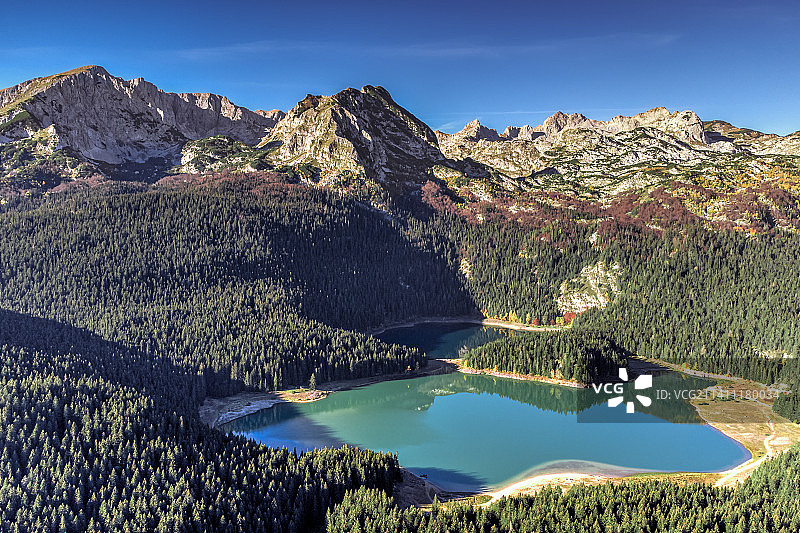 黑湖的湖光山色，黑山图片素材