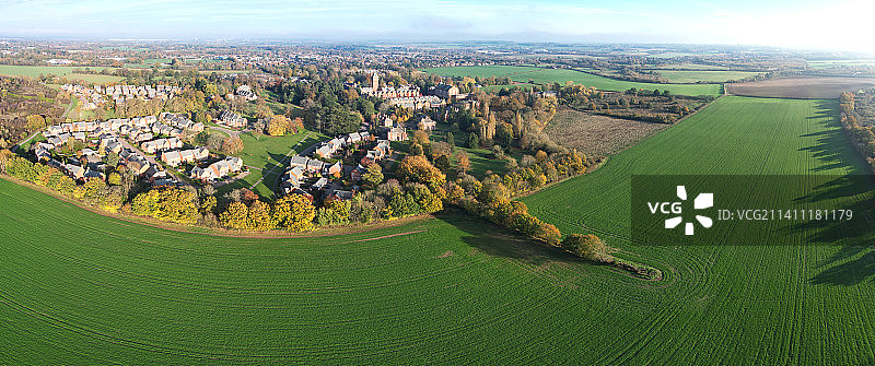 英国圣奥尔本斯田野树木高角度景观图片素材