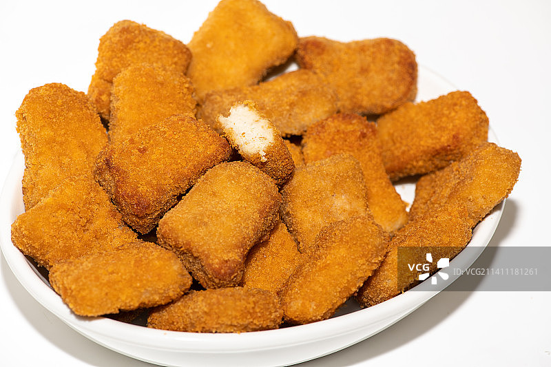 白色背景的炸鸡块图片素材