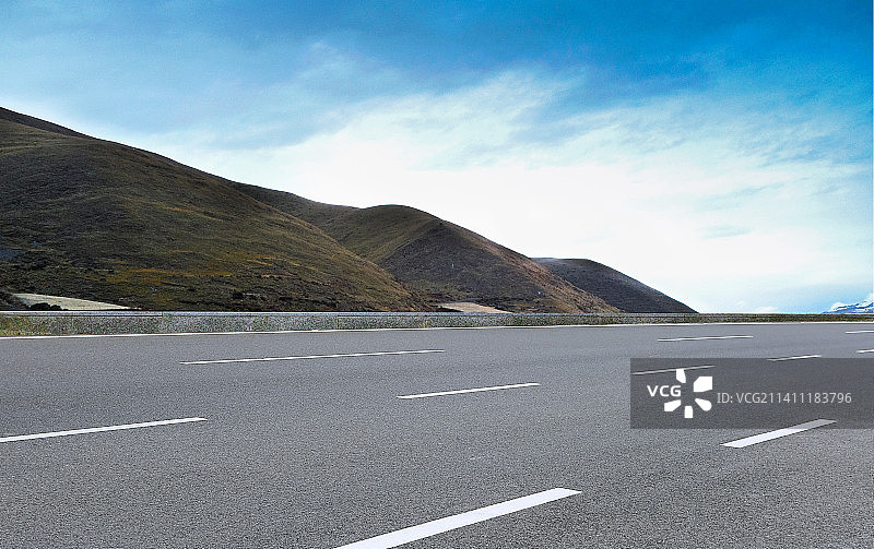 户外的风景和干净的沥青道路图片素材