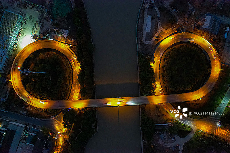 杭州运河街道长寿桥公路夜景慢门图片素材