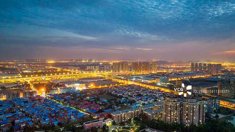 武汉蔡甸区后官湖湖畔夜晚风光图片素材