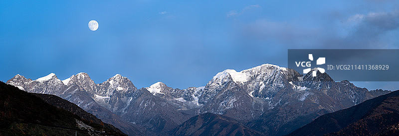 折多山月升全景图图片素材