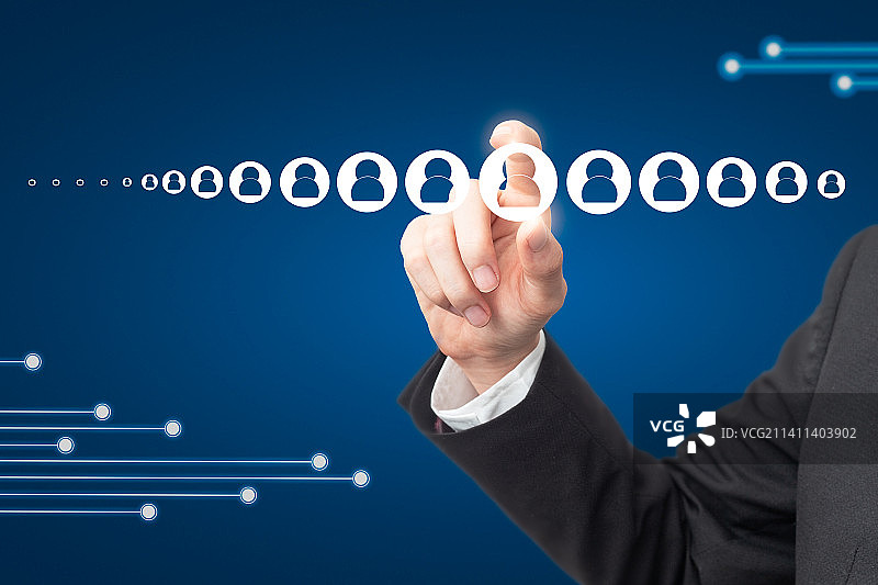 招聘季，HR在众多人选中选择候选人图片素材