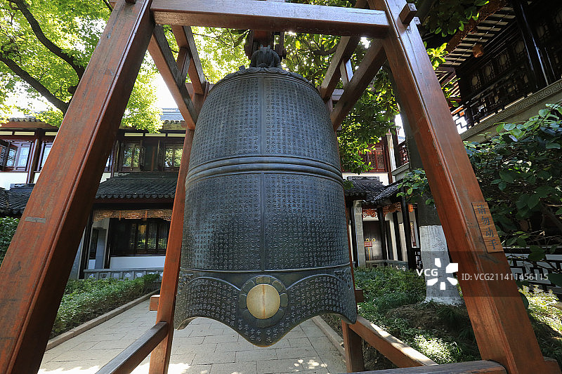 江苏省苏州市寒山寺：铜钟图片素材