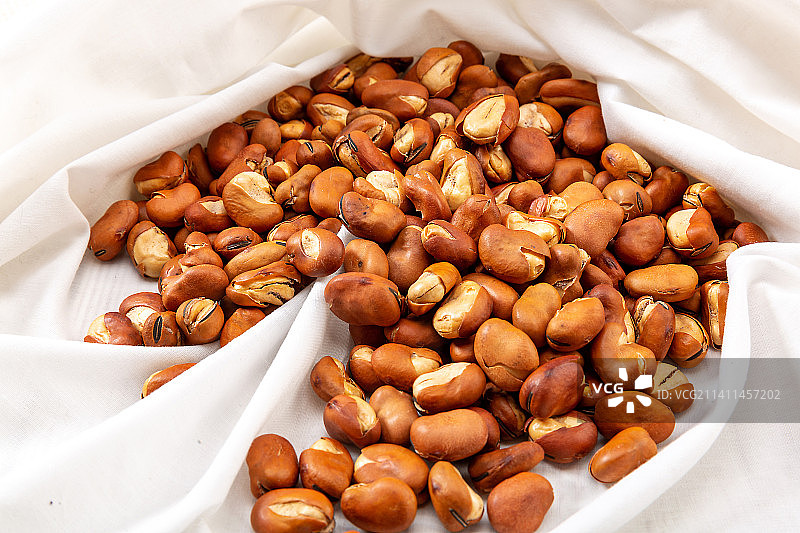 天津炒货特色磨牙美食小吃：崩豆（炒蚕豆）图片素材