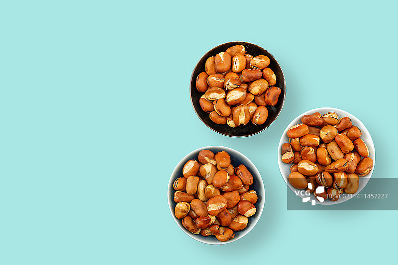 天津炒货特色磨牙美食小吃：崩豆（炒蚕豆）图片素材