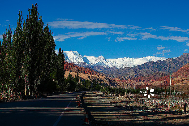 中国新疆克州阿克陶的风光图片素材