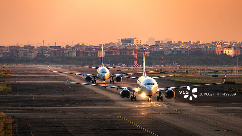广州白云机场飞机起飞降落客流交通图片素材
