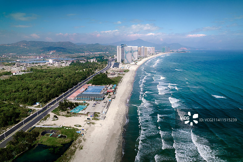 航拍惠州双月湾度假区蓝色海洋海滩航拍图片素材