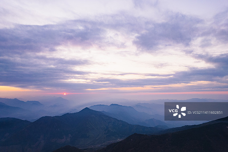 杭州临安浙西天池秋天自然风光航拍图片素材