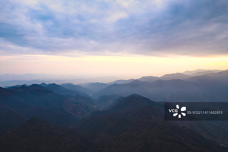 杭州临安浙西天池秋天自然风光航拍图片素材