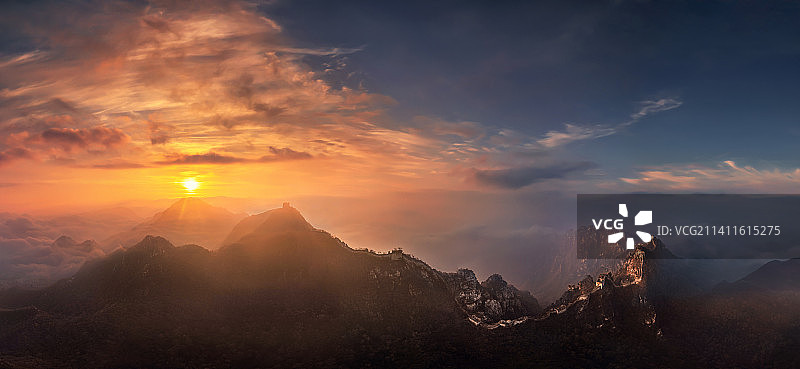 航拍箭扣长城日出图片素材