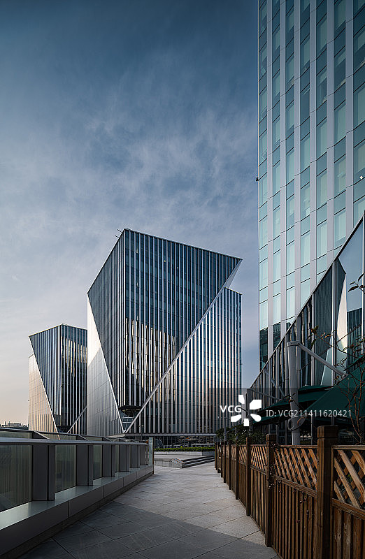 中国上海浦东晶耀前滩建筑组图图片素材