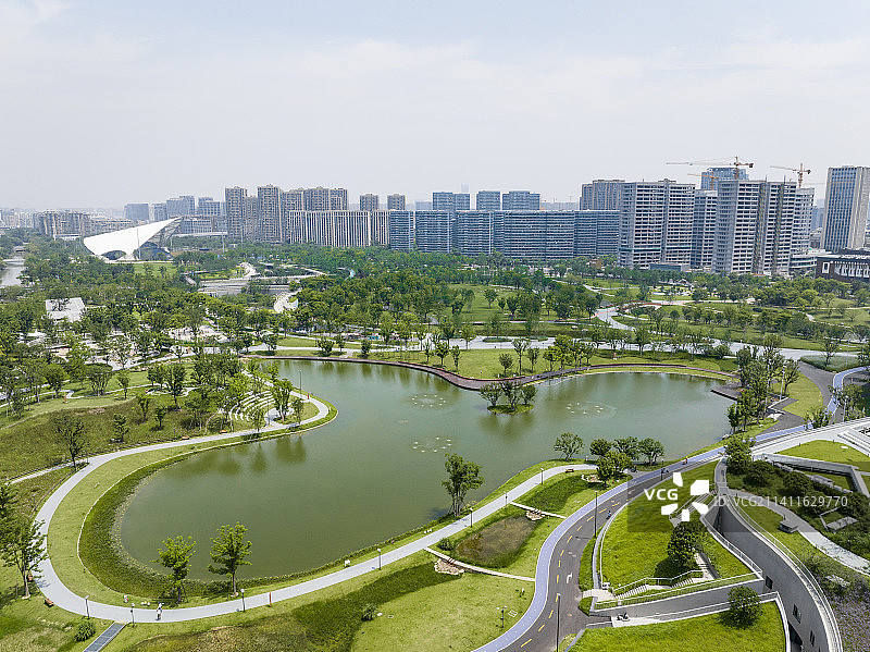 航拍浙江杭州运河亚运公园三叶湖人工湖图片素材