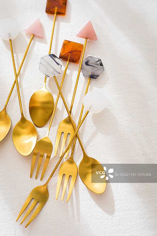 餐桌上的水果叉搅拌勺图片素材