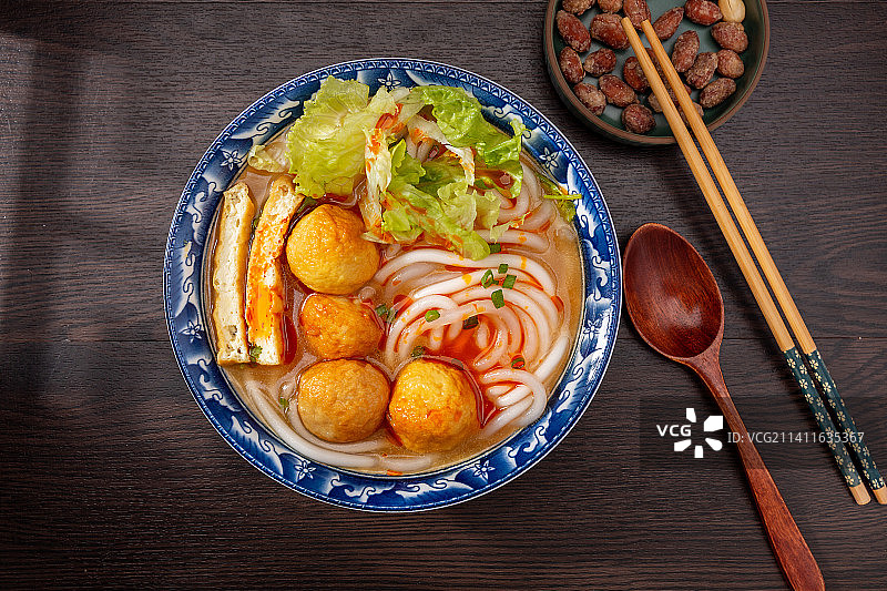 传统特色美食小吃：墨鱼丸土豆粉图片素材