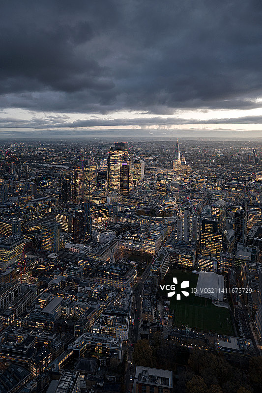 伦敦金融城高视角内透城市夜景航拍风光图片素材