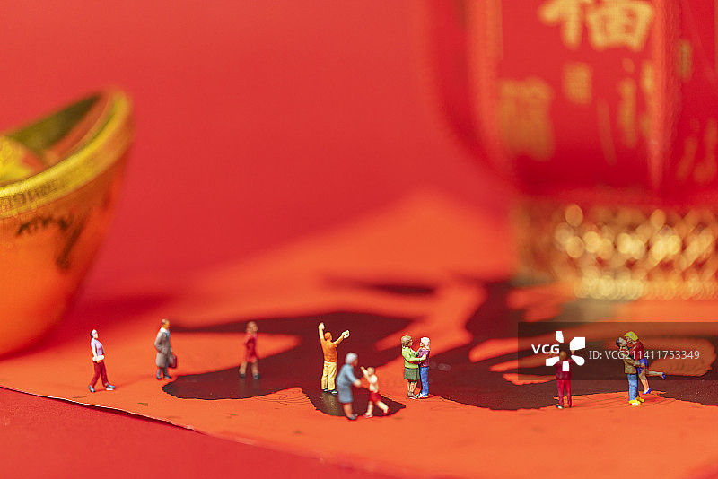 过新年团团圆圆微缩创意图片素材