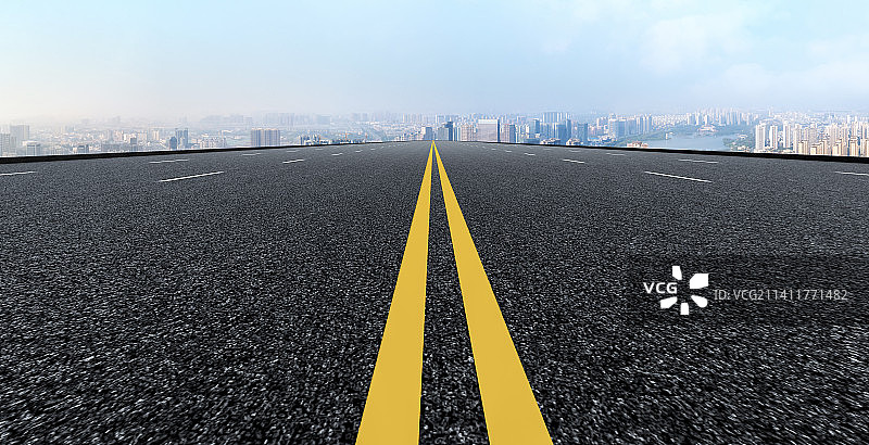 高速公路天际线和城市建筑景观图片素材