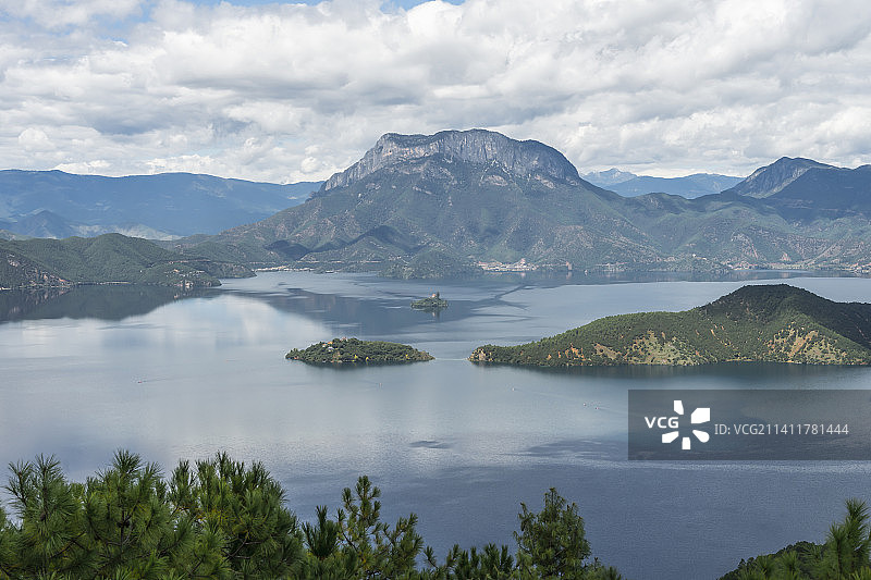 泸沽湖格姆女神山图片素材