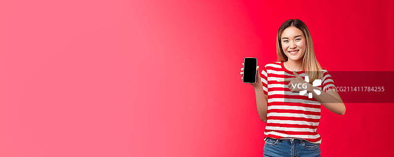 笑容灿烂的快乐亚洲金发女孩图片素材