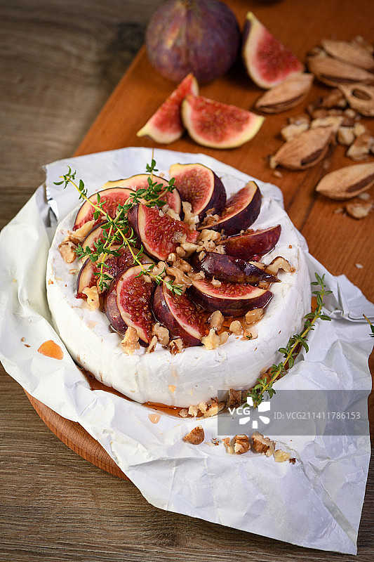 乌克兰餐桌上的甜点高角度视图图片素材