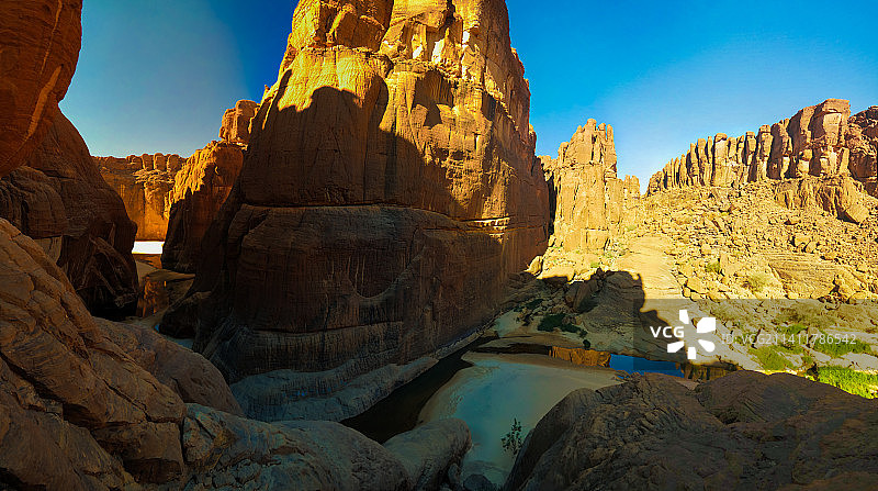 乍得东恩内迪峡谷内部全景，又名阿尔谢伊水潭图片素材