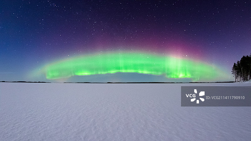 芬兰泰帕尔萨里夜间雪景风光图片素材