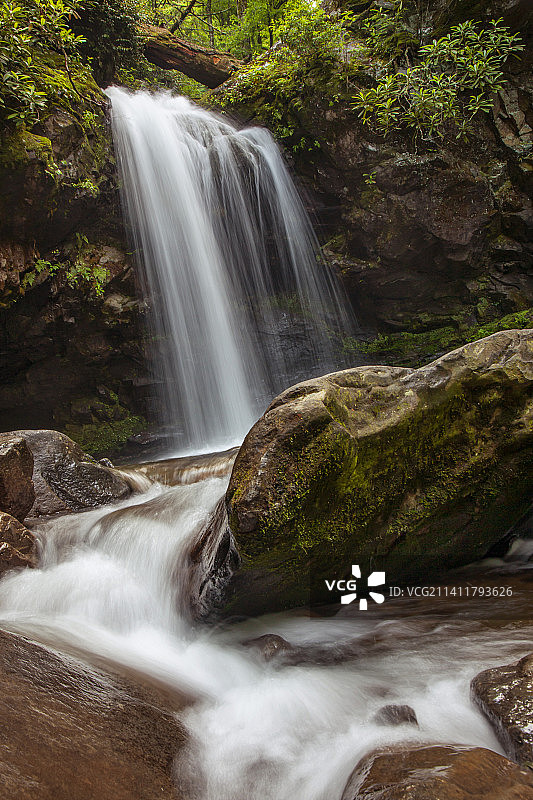 美国大雾山森林瀑布风景图片素材