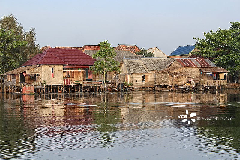 印度尼西亚巨港湖畔建筑风景图片素材