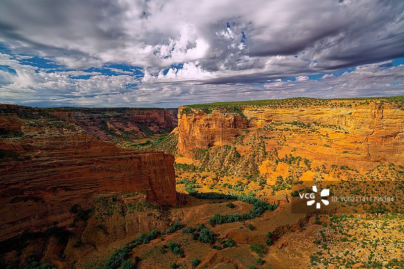 美国亚利桑那州切利峡谷的阴天风景图片素材