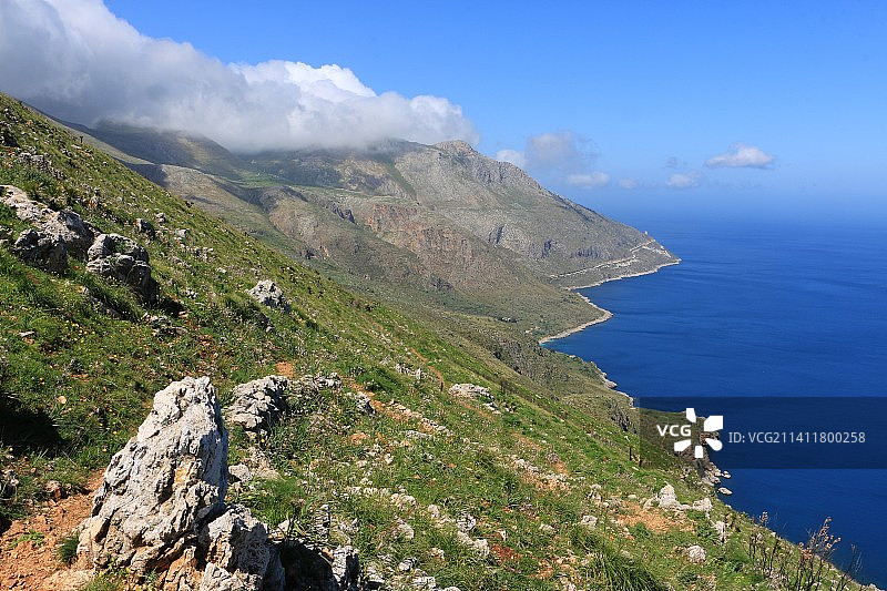 意大利津加罗自然保护区海景与山峦风光图片素材