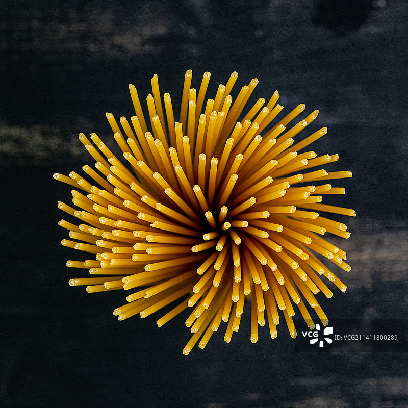 餐桌上的意面特写，意大利图片素材