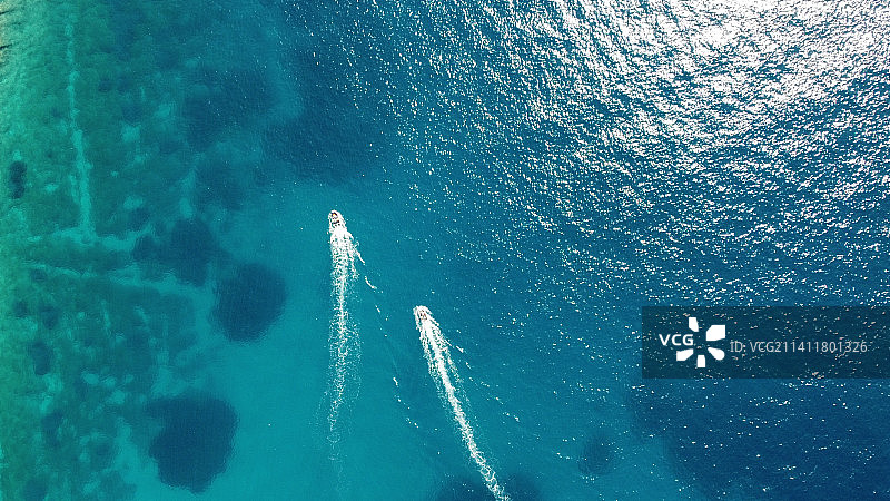 克罗地亚海中船只的航拍景色图片素材