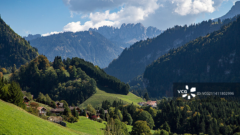 瑞士弗里堡山脉景色全景图片素材