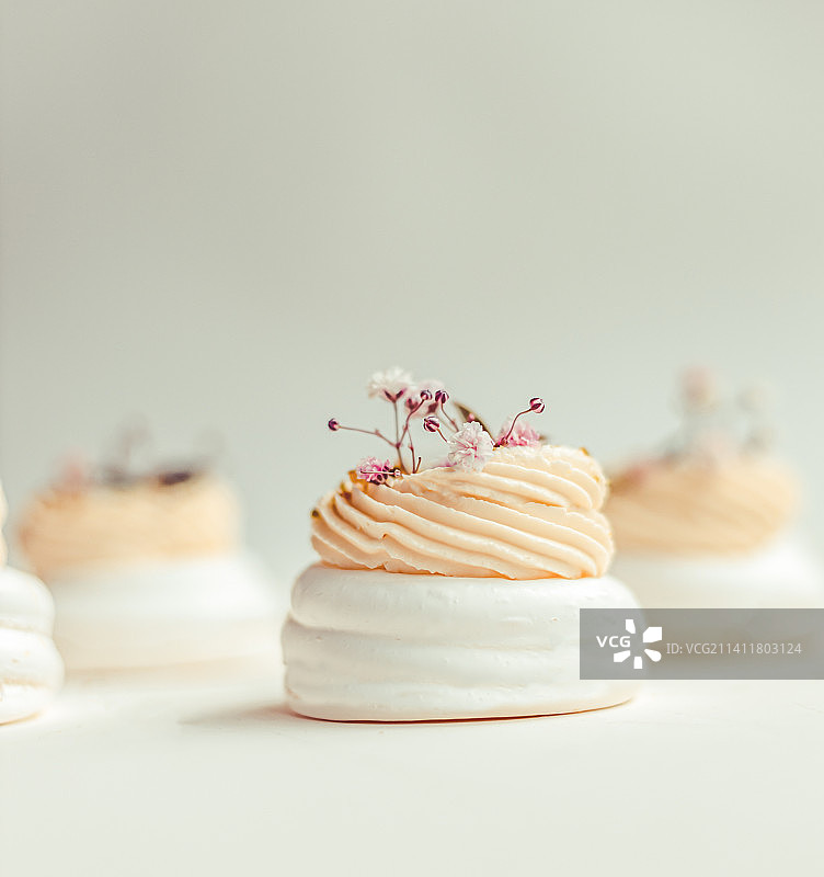 桌子上的纸杯蛋糕特写，摩尔多瓦图片素材