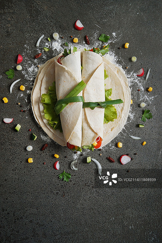 波斯尼亚和黑塞哥维那萨拉热窝餐桌美食高角度视图图片素材