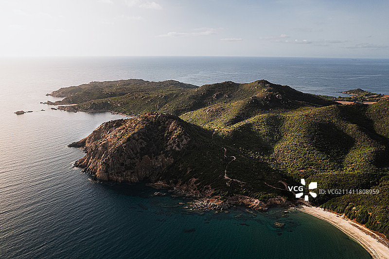 意大利撒丁岛南部岛屿海岸线的航拍景色图片素材
