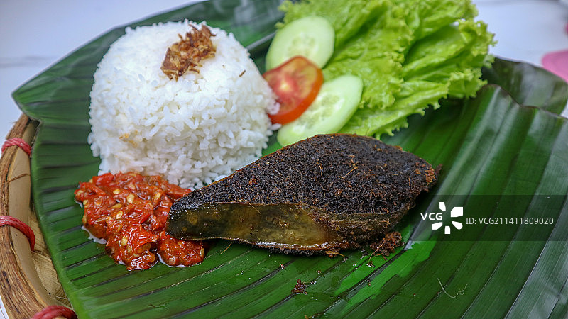 香炸猪脾（搭配香蕉叶）图片素材