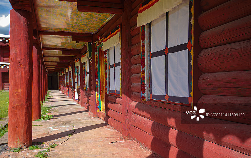 嘎达向巴林（惠远寺）  虔诚信奉合掌于胸前，  动听美好乐意之声调，  将汝功德美美作赞颂，图片素材