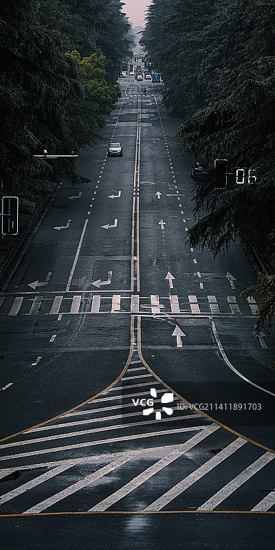 道路上汽车的高角度视图图片素材