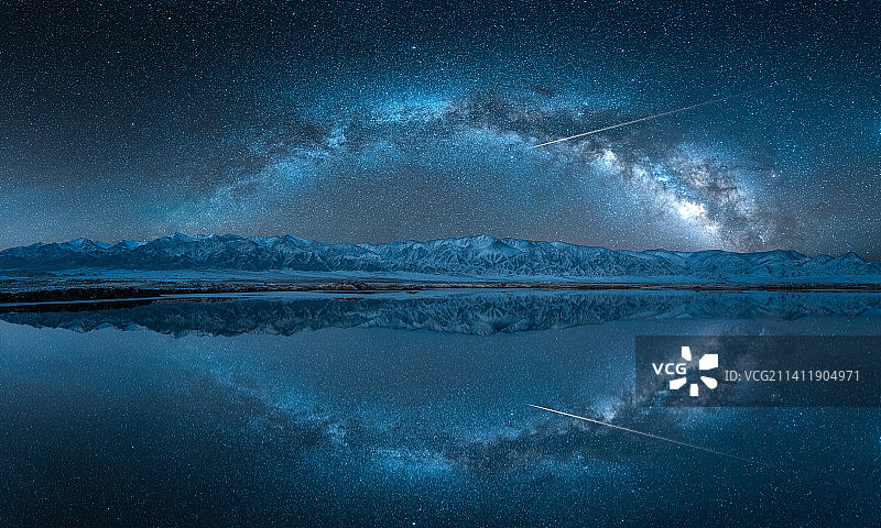 银河下的雪山倒影-星空自然风光背景图片素材