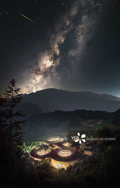 「夜空映土楼」图片素材