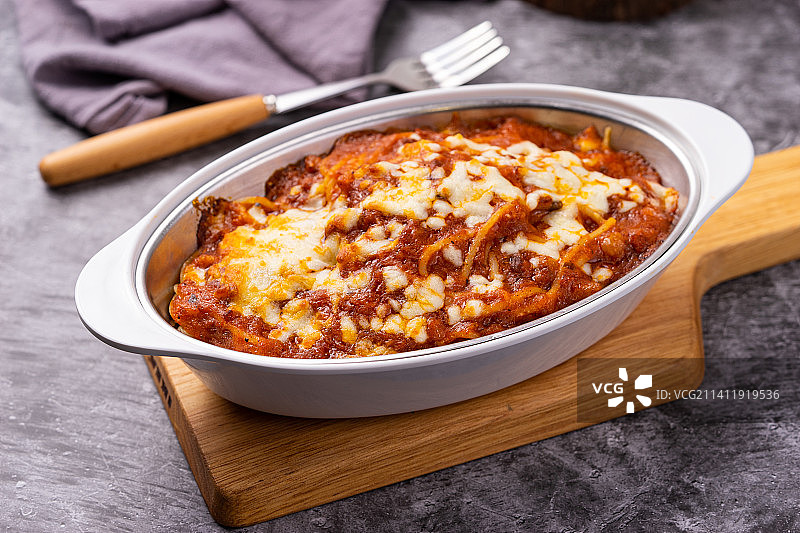 西餐简餐番茄芝士焗意粉图片素材