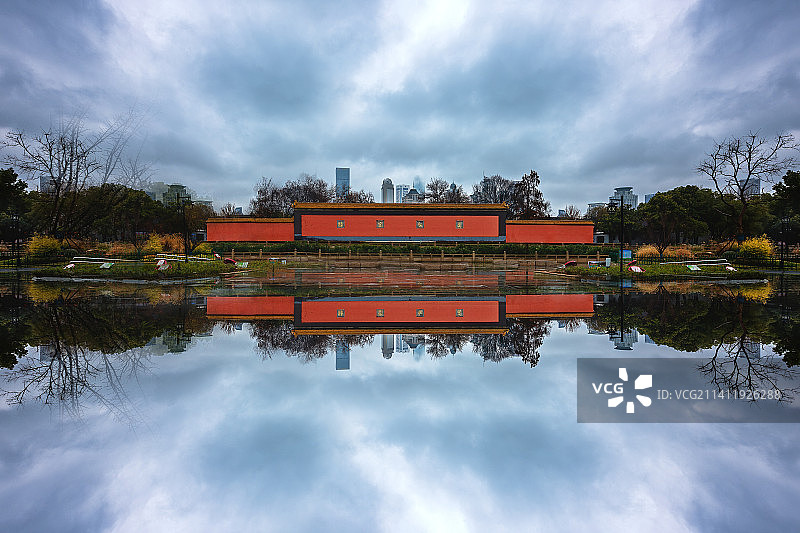 雨中的万仞宫墙+朝天宫（南京）图片素材