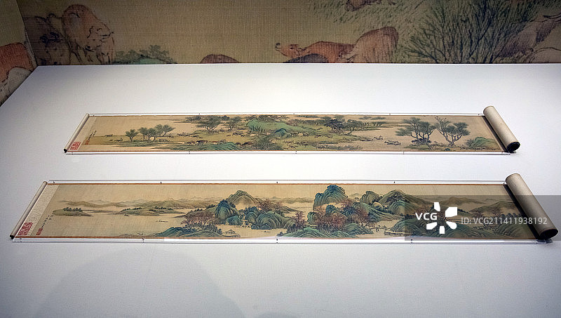 北京中国国家博物馆周鲲绘上《春郊散牧图》卷,下《秋山行旅图》卷清代故宫博物院藏品图片素材
