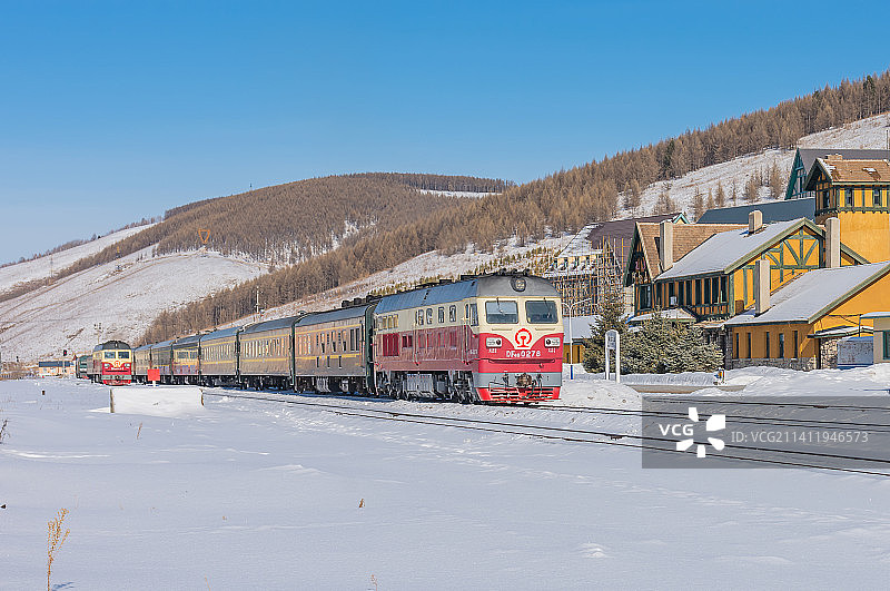 冬季晴天的内蒙古兴安盟阿尔山火车站图片素材